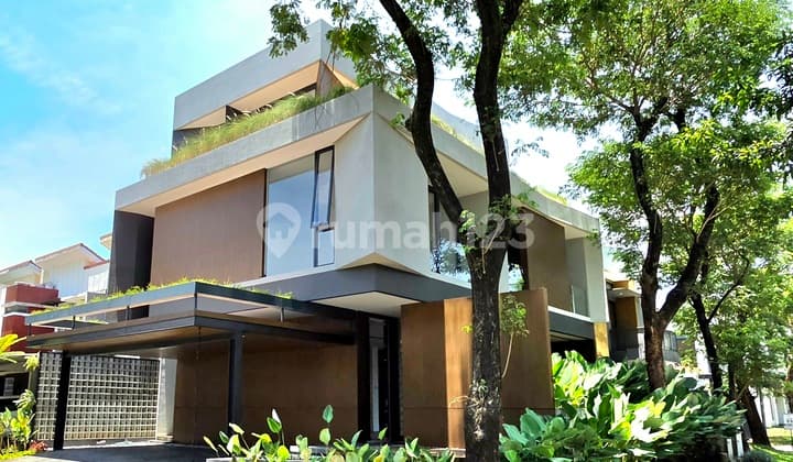 Rumah Brand New Bangunan Mandiri Architect Design di Foresta BSD City Dekat Exit Tol, Pasar Modern Intermoda, Stasiun Kereta Cisauk