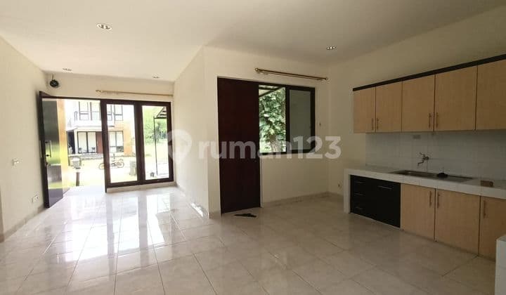 Nice Contemporary House in Greencove Bsd City