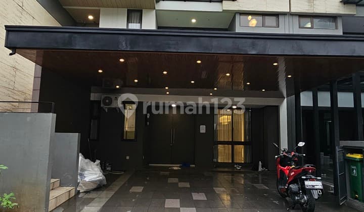Beautiful Furnished House at The Zora Keia in BSD City
