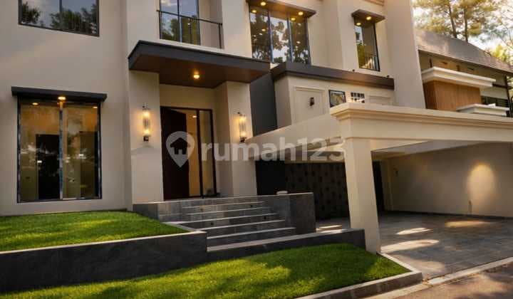 Rumah Mewah Baru dengan Kolam Renang Pribadidi Giri Loka BSD City