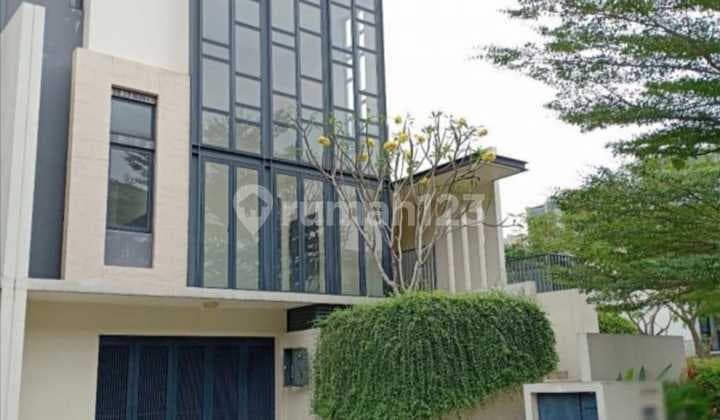 Rumah Mewah Hook Di Lancewood Navapark Bsd City