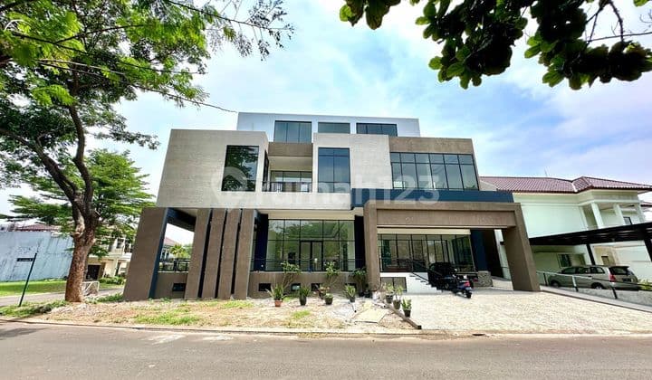 Mewah !! Rumah Dengan Private Pool di Sutera Jingga Sutera Sitara - Alam Sutera