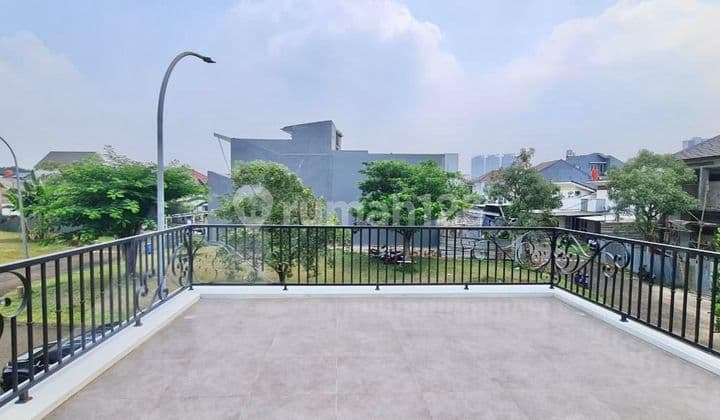 Rumah Lebar 8 Brand New, bangunan Mandiri Icon Cosmo