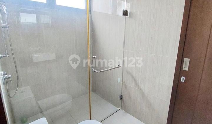 House Width 10 Greenwich Bsd City