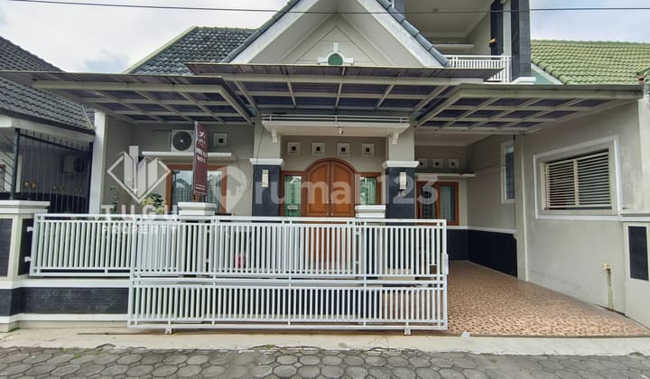 Rumah Kost / Homestay 5 Kamar Tidur Furnish Disewakan Jogja Area Jalan Godean, 3 Kamar AC, Dekat Mirota Godean, Sekolah Negeri Sman 2 Bener, Sekolah Tinggi Pertanahan Stpn, Sekolah Mutiara Persada, Dekat Tugu Jogja, Asmi Santa Maria, Mang Engking Soragan