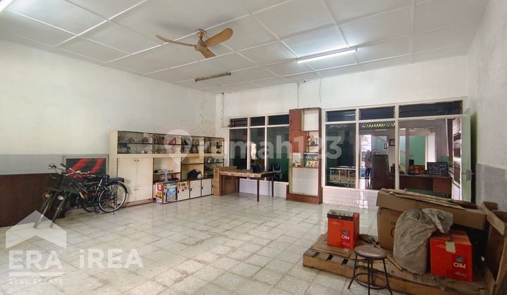 Dijual Ruang Usaha berikut Rumah di pusat kota Klaten, area komersial, Dekat Klaten Town Square, Alun-alun