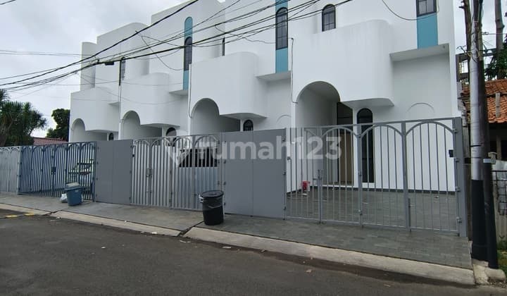 Rumah Baru 2 LT Komplek Kejaksaan Tangerang Dekat Puri Jakarta