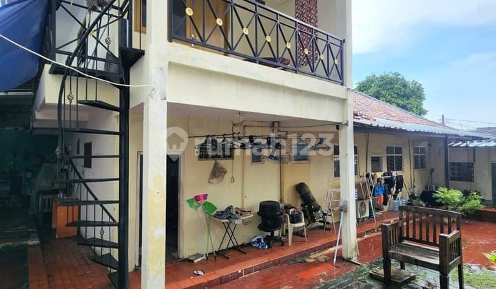 Dijual Rumah Tua Hitung Tanah di Kebayoran Baru Jakarta Selatan