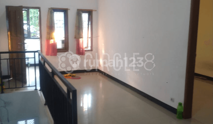 Rumah 2 Lantai Siap Huni Taman Kopo Indah – 3kt + Pembantu, 2200w, Bebas Banjir Nego