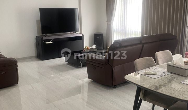 Turun Harga ! Lloyd 2Br Alam Sutera Full Furnished View Pool
