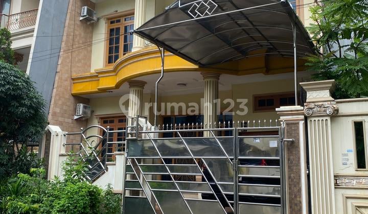 Jual Cepat Siap Nego Rumah 2 Lantai di Taman Palem Lestari