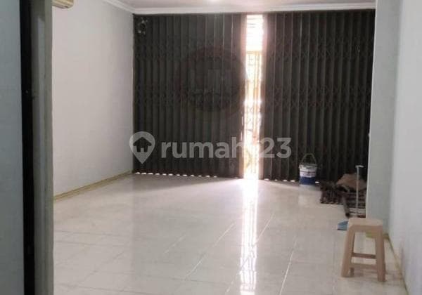 Ruko siap pakai di Gang Pinggir