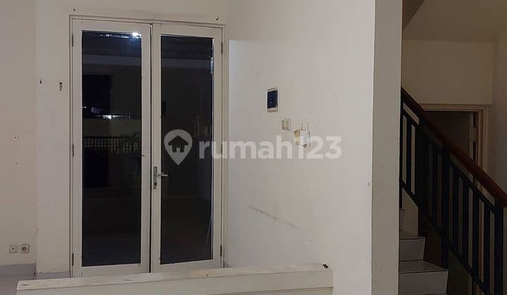 Rumah 2 Lt di Semanan Selangkah ke Stasiun Hadap Timur