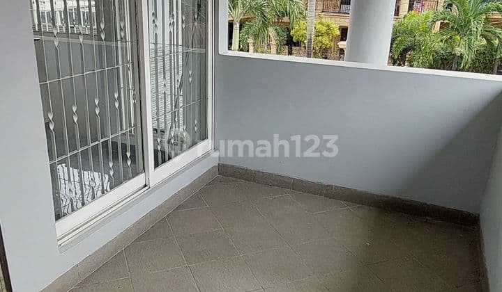 Rumah Disewa di Semanan 2 Lt Hook Hadap Utara Timur Kamar 5