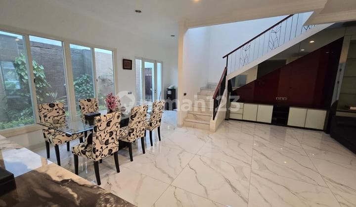 Good House Strategic Hook Position in Gading Serpong