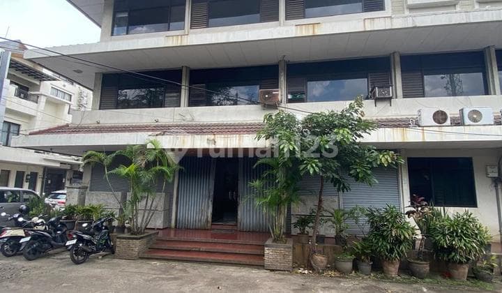 Jual Cepat Ruko Gandeng 3 di Perkantoran Taman Kebon Jeruk Intercon, Jakarta Barat Siap Pakai