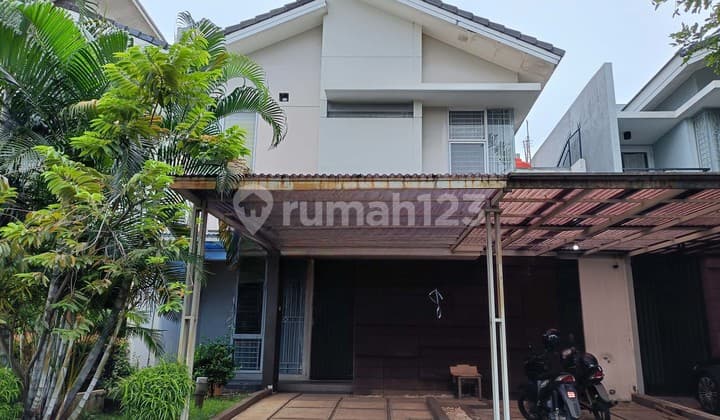 JUAL CEPAT Rumah 2 lantai 3 kamar semi furnished rapi dan siap huni di the Icon BSD M549