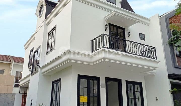 Dijual Rumah BARU Siap Huni Classic Modern 3 Lantai 4 Kamar Dekat Tol di BSD M576