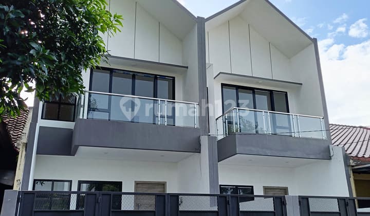 Rumah Sudah Renovasi Rapi Siap Huni 4 Kamar Lokasi Bagus di Villa Melati Mas Bsd M542