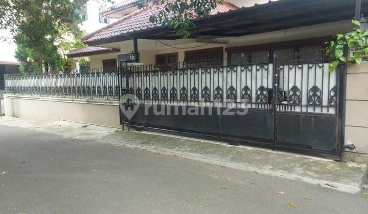 Rumah Lama Sangat Terawat Di Cipete, Harga Murah