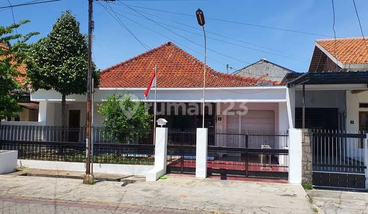 Rumah Bagus di Jl. Tales, Surabaya