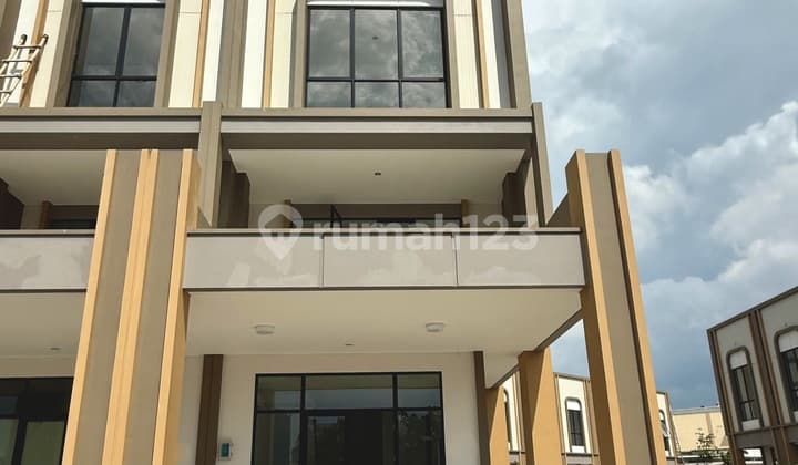 Ruko Hook Facing Jalan Il Lago Grande - Gading Serpong