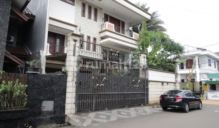 Rumah Hoek di Permata Hijau - Jakarta Selatan