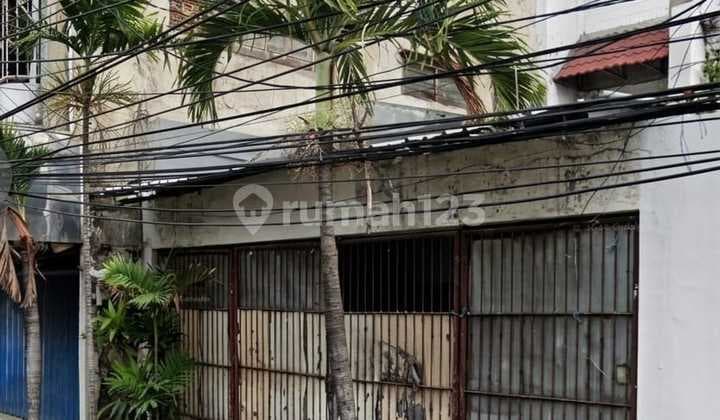 Shop House for Sale on Kalianyar Street, Genteng, Near Grand City.