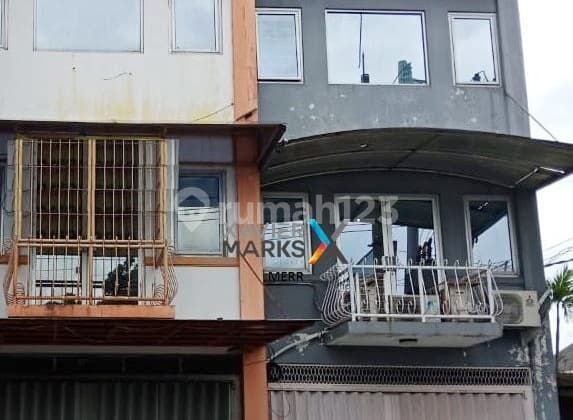 Disewakan Ruko Klampis Siap Pakai 3 Lantai Lokasi Bisnis