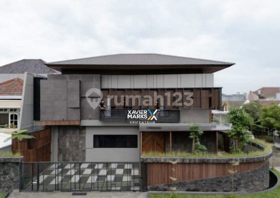 For Sale New Luxurious House in Manyar Kertoadi, Excellent Condition