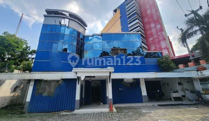 Gedung Raya Gubeng Strategis untuk Berbagai Usaha