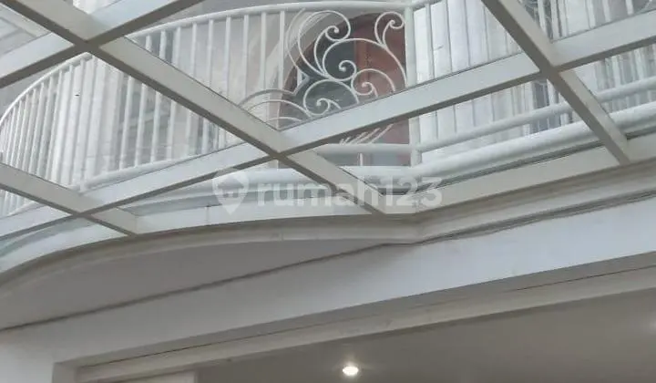 Forsale Rumah 2 Lantai Furnish Ada Kolam Renang di Tengah Kota Surabaya La 421