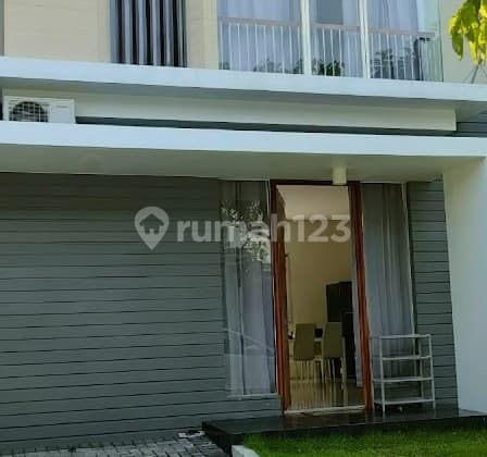 For sale House Northwest Citraland Surabaya City Alf 47