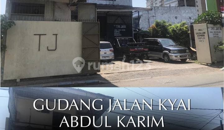 Gudang Toko di Jalan Kyai Abdul Karim Surabaya