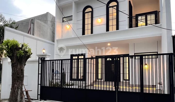 Rumah Brand New Nusa Loka BSD City Ada Taman