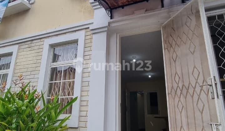Rumah Town House Taman Hijau Lippo Karawaci Tangerang