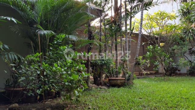 Charming House with a Spacious Yard in Cempaka Putih
