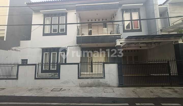 2-Story Comfortable & Tidy House in Cempaka Putih, Central Jakarta