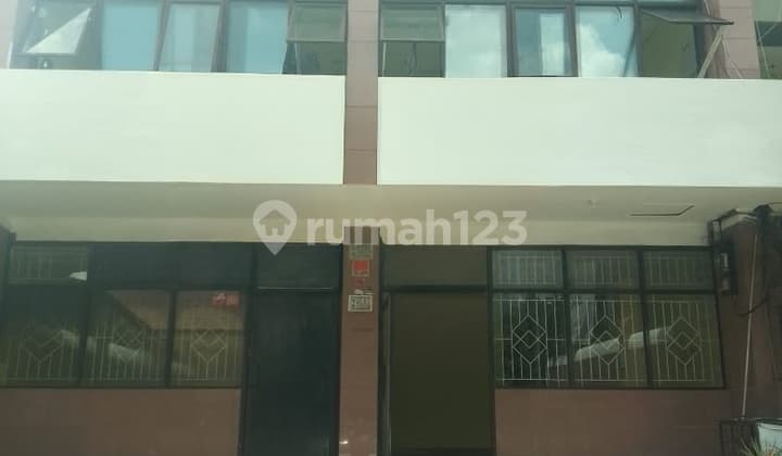 Ruko 3,5 Lantai di Jln. Kapten Tendean Jakarta Selatan
