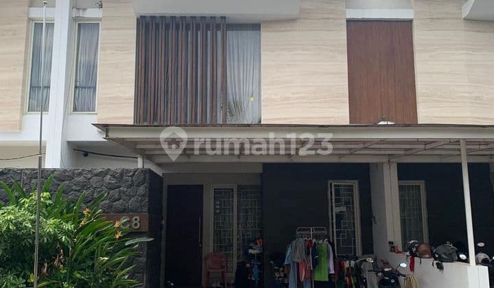 Dijual Rumah Tengah Kota Semi Furnished