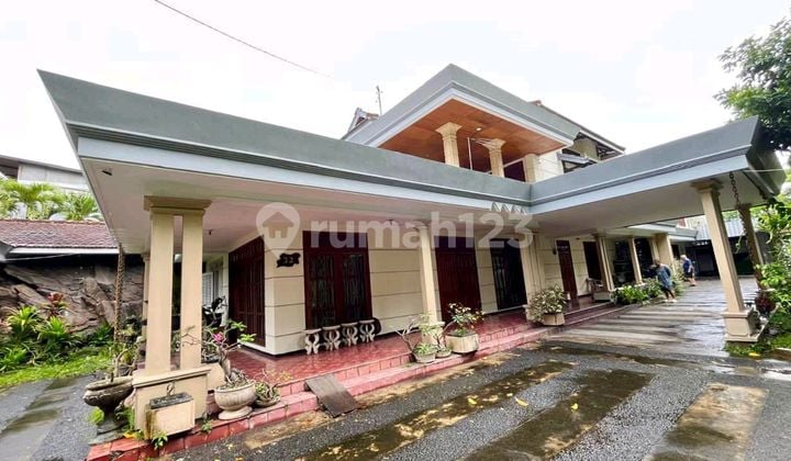 Rumah Jalan Dr Cipto Malang Dekat Kampus Unbra, Araya