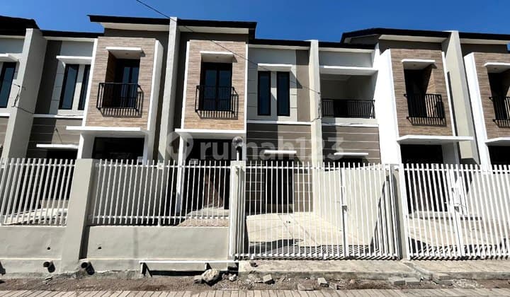 Alana's House in Tambak Oso Near Oerr, Merr, Toll Road