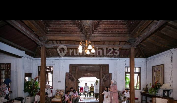 RUMAH GAYA JOGLO DI REMPOA TANGERANG SELATAN