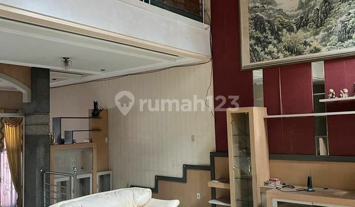 Pakuwon Indah Minimalis dekat pakuwon mall siap huni