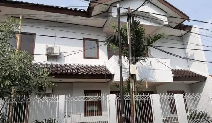 Beautiful House for Sale in Puloasem Area, East Jakarta
