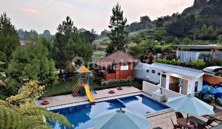 Modern Beautiful Villa Megamendung Puncak Bogor