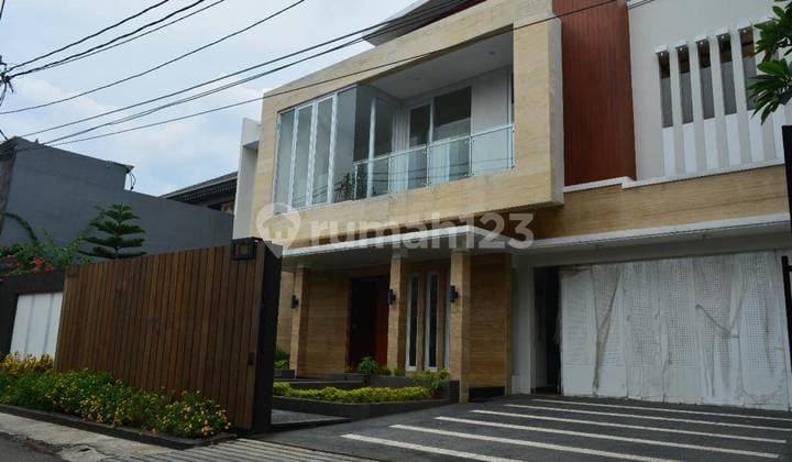 Dijual Rumah Mewah Ada Kolam Renang di Cilandak