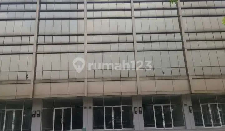 Ruko New Castle 4 Lt sdh renov hadap jalan cocok utk segala macam usaha