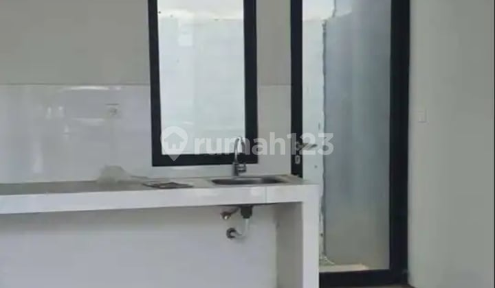 Rumah di Citra Garden Puri Jakbar Siap Huni