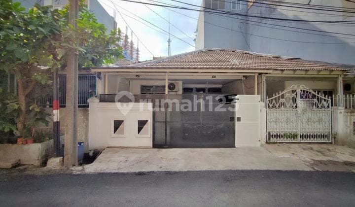 Rumah 1,5 Lantai Terawat Siap Huni di Muara Karang